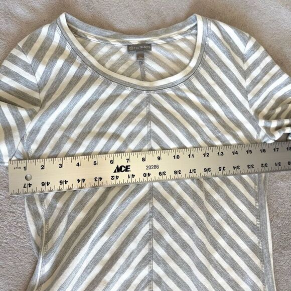 T by Talbots Gray and White Chevron Striped Short Sleeve Shift Dress - Picture 7 of 9